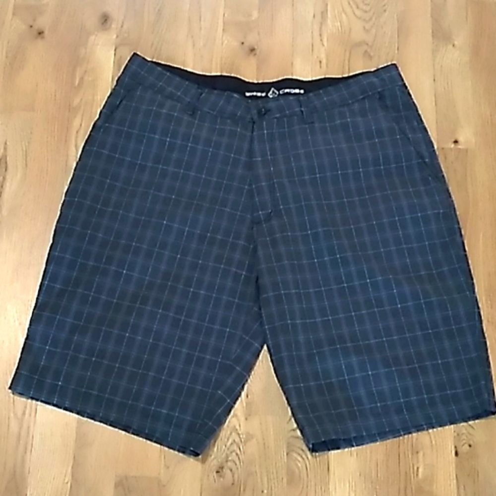 Swiss Cross Mens Plaid Shorts. Sz 42